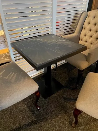 Tischplatte Marmoroptik (schwarzes Gestell) 145 x 40 x 110 cm